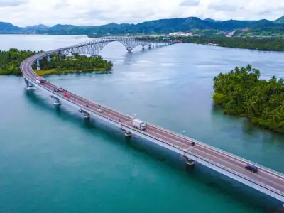 Stunning aerial shot of San Juanico Bridge connecting Leyte and Samar in the Philippines.